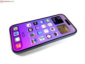 Es probable que la parte frontal del próximo iPhone 17 de Apple siga siendo la misma que la del iPhone 16 fotografiado anteriormente. (Fuente de la imagen: Propio)